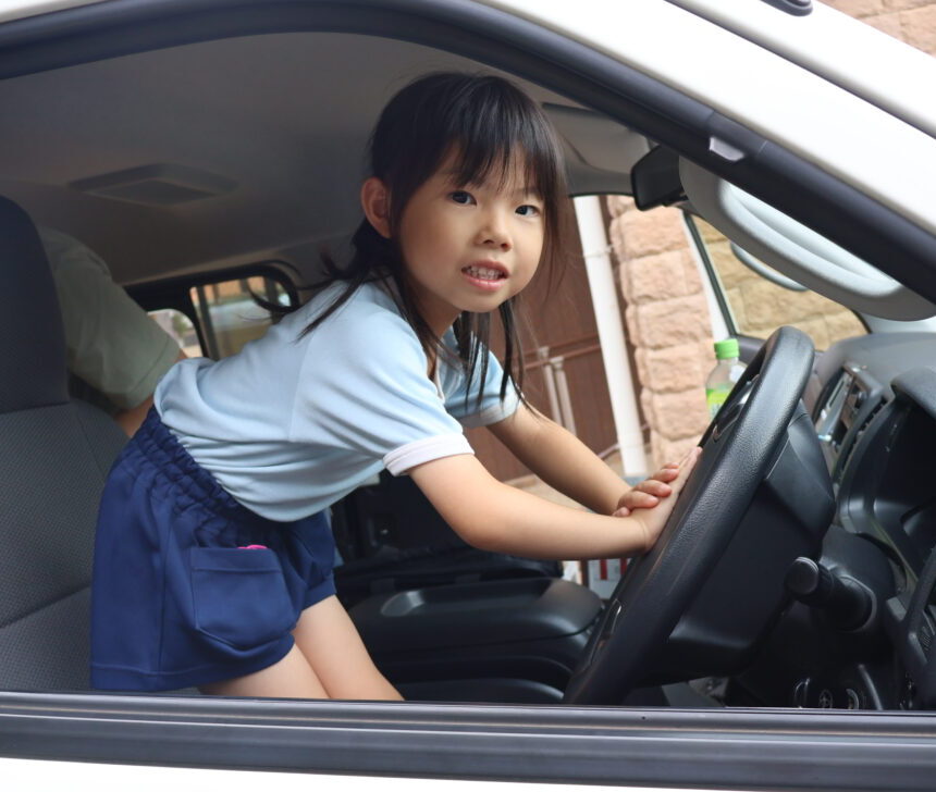 バス置き去り防止訓練を行いました – 学校法人 鈴鹿学園【すずか幼稚園