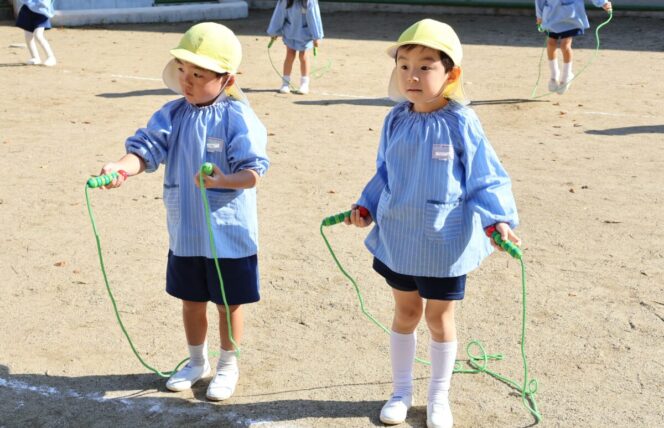 縄跳びに挑戦！（第２すずかきしおか幼稚園）