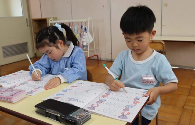上手に書けるかな？ (すずか幼稚園)
