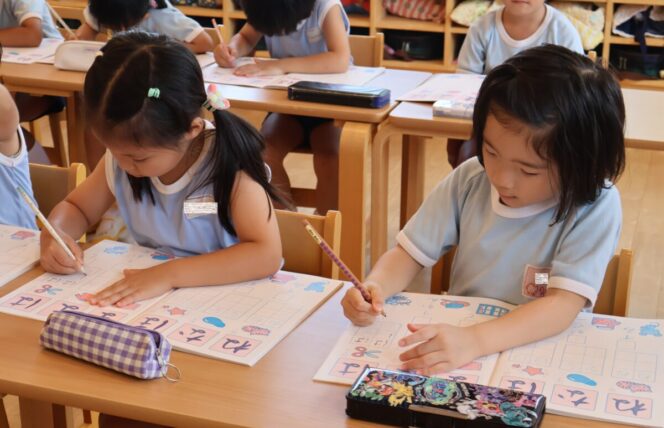 丁寧に丁寧に・・・✍ (第２すずかきしおか幼稚園)