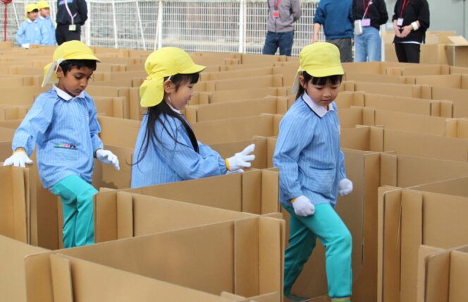 ダンボール迷路 (すずか幼稚園)