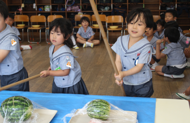 スイカ割り🍉 (すずか幼稚園)